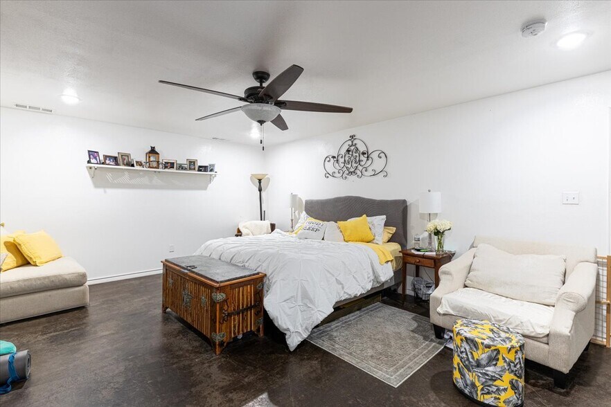 More Photos Of 1817 S Morgan St, Granbury Auto Dealership For Sale