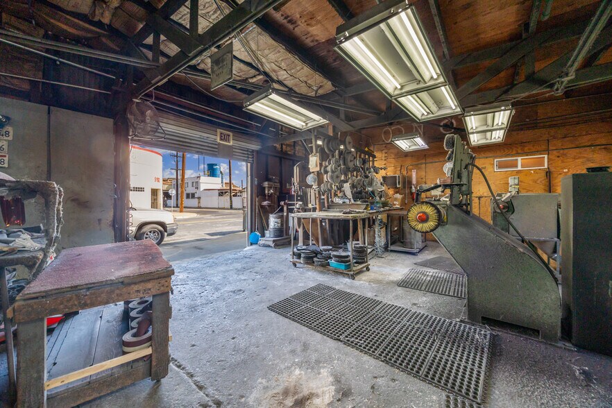 More Photos Of 2455 E 52nd St, Los Angeles Warehouse For Sale