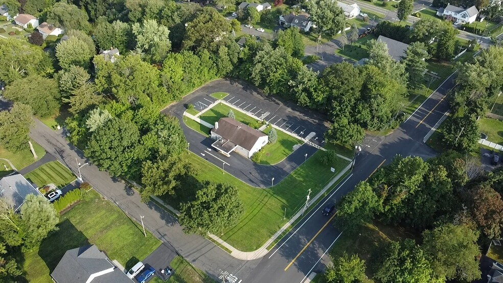 More Photos Of 230 N Middletown Rd, Pearl River Bank For Lease