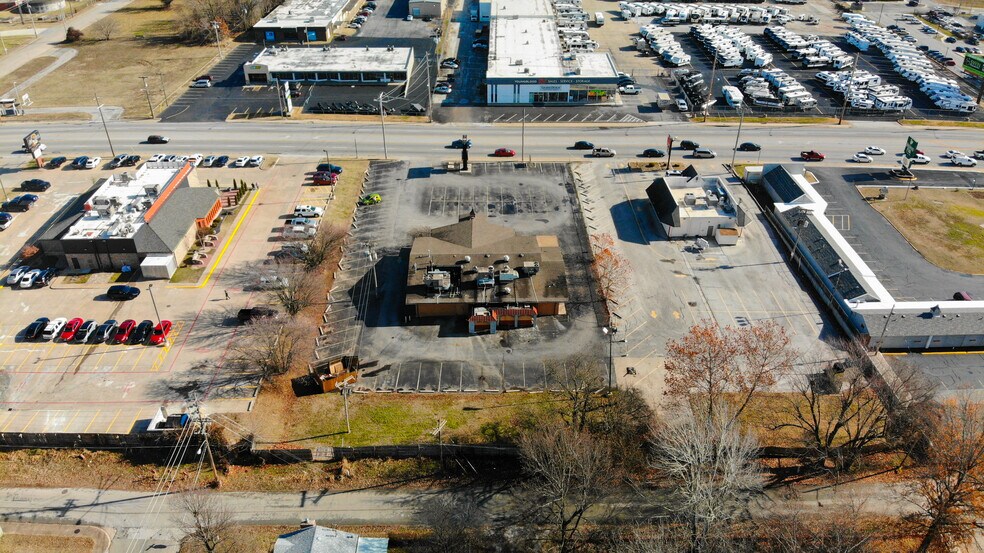 More Photos Of 853 N Glenstone Ave, Springfield Restaurant For Lease