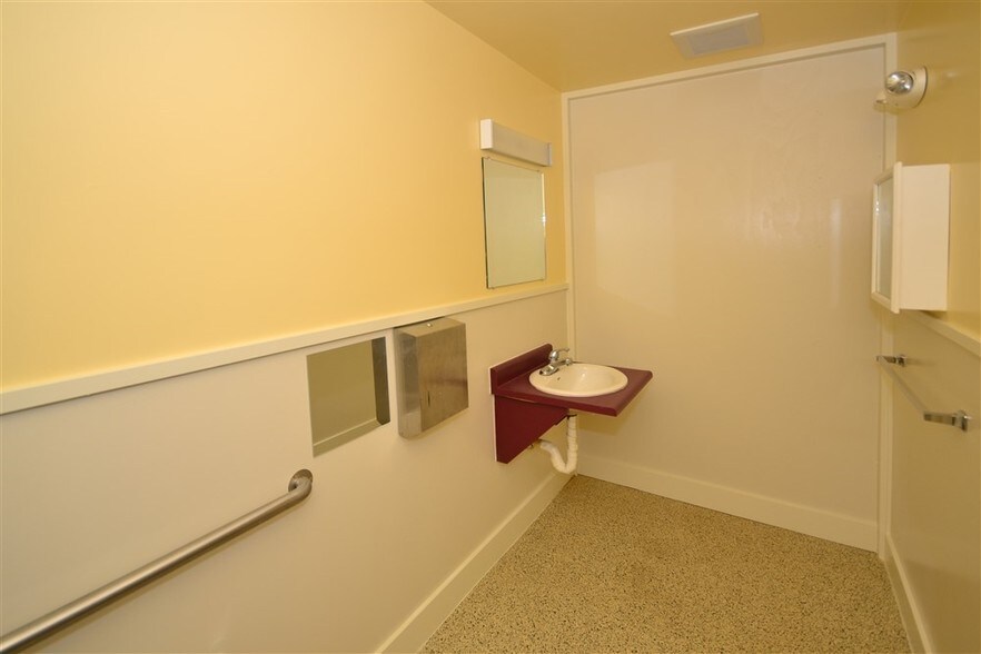 More Photos Of 217-243 W Richmond Ave, Richmond Office Residential For Lease