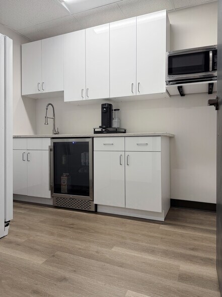 More Photos Of 5100 Main St, Downers Grove Medical For Lease