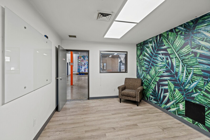 More Photos Of 4731 Industry Dr, Medford Light Manufacturing For Lease