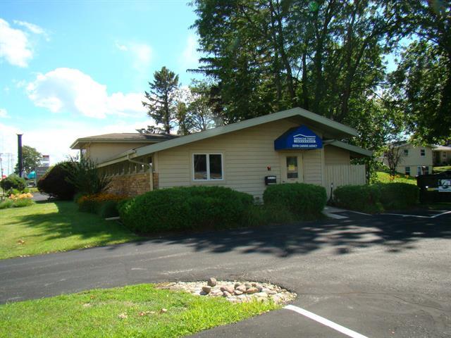 More Photos Of 718 Park Ave, Beaver Dam Office For Sale