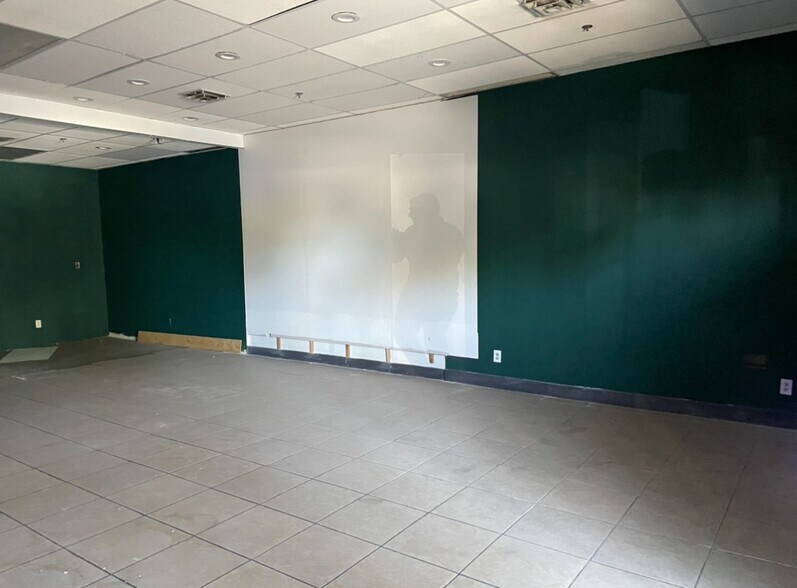 More Photos Of 1305 Vegas Valley Dr, Las Vegas Unknown For Lease