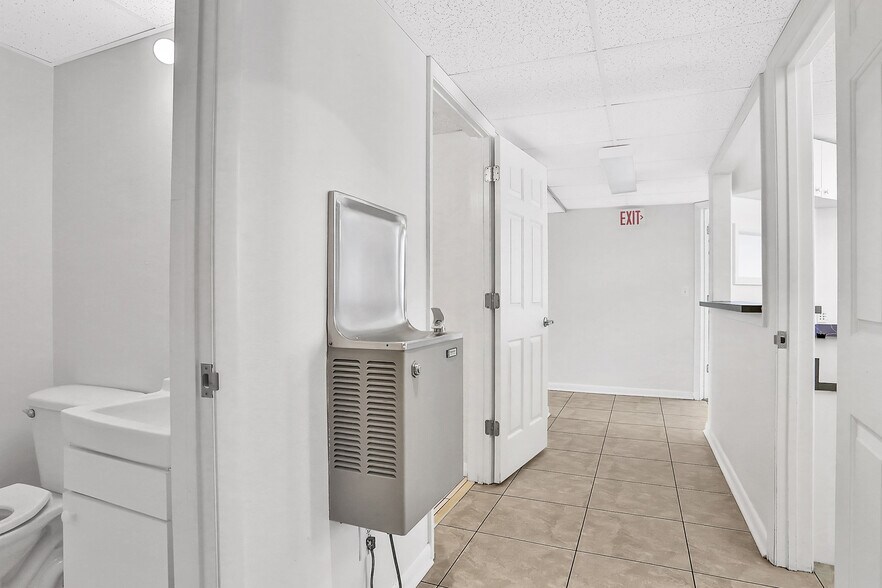 More Photos Of 162 Peninsula Dr S, Daytona Beach Medical For Sale