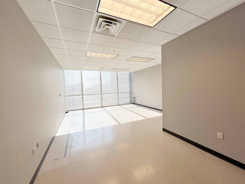 More Photos Of 2 20th St N, Birmingham Office For Lease