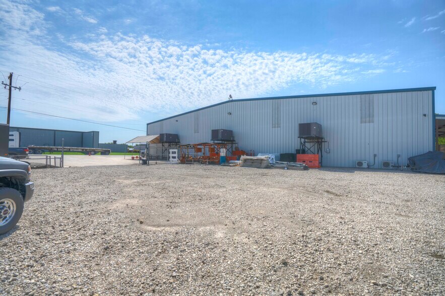 More Photos Of 11578 Airway Blvd, Roanoke Warehouse For Sale