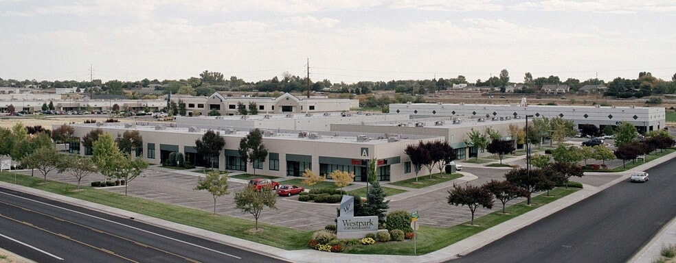 More Photos Of 9925-9939 Emerald St, Boise Flex For Lease