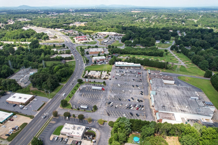 More Photos Of 2500 Springs Rd, Hickory Unknown For Lease