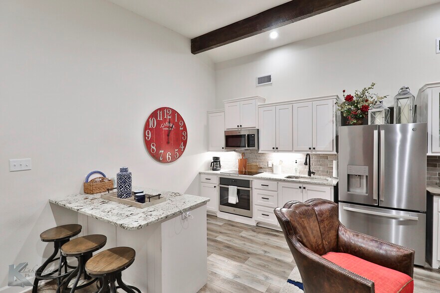 More Photos Of 2257 Industrial Blvd, Abilene Office For Sale