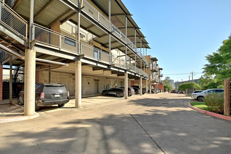 More Photos Of 2525 S Lamar Blvd, Austin Office For Sale
