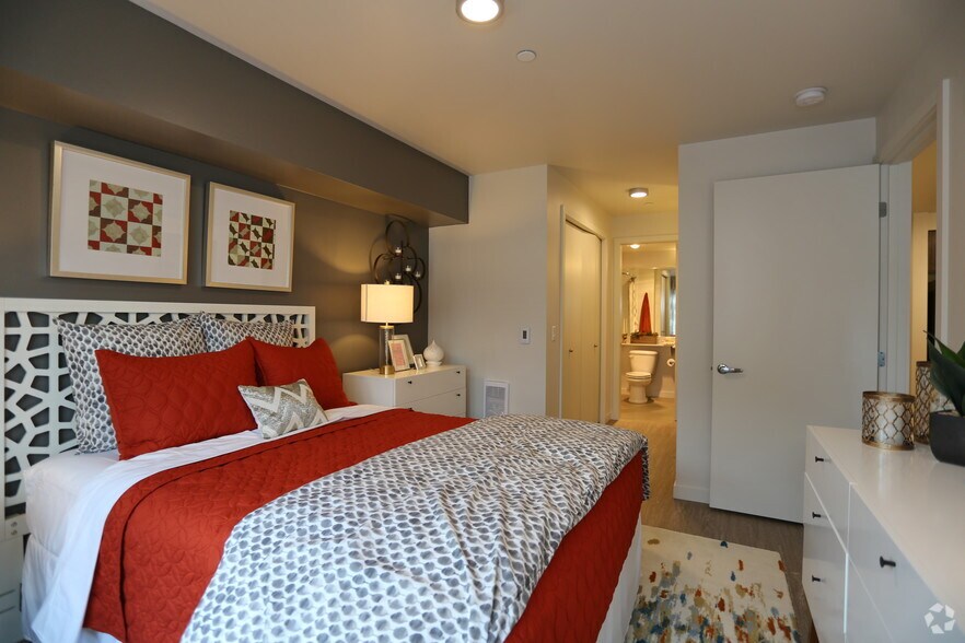 More Photos Of 324 Central Way, Kirkland Apartments For Lease