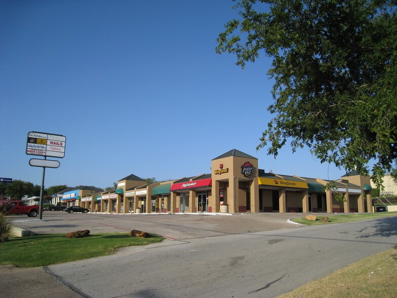 Primary Photo Of 235-249 N Hampton Rd, DeSoto Unknown For Lease