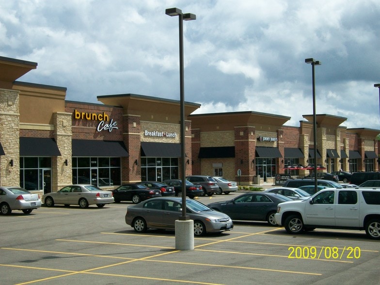 More Photos Of 1520 Lake St, Roselle Freestanding For Lease