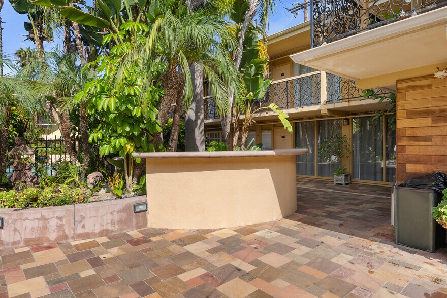 More Photos Of 690-696 S Coast Hwy, Laguna Beach, Laguna Beach Hotel For Sale