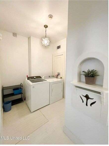 More Photos Of 3413 N State St, Jackson Office Residential For Sale