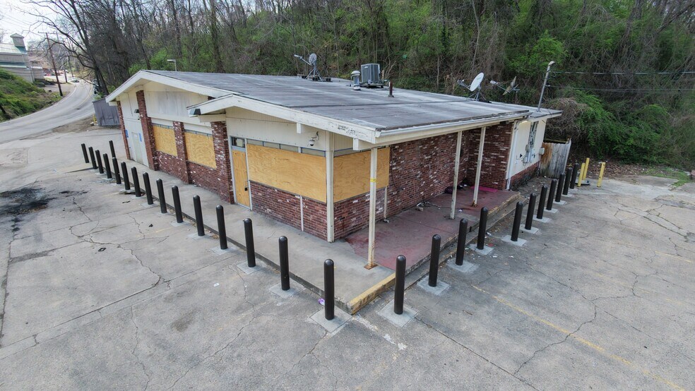 Primary Photo Of 301 W Main St, Saint Albans Convenience Store For Sale