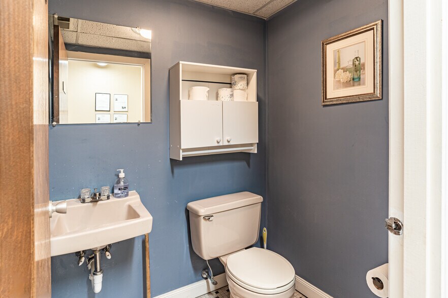 More Photos Of 55 Jefferson Blvd, Warwick Office For Sale