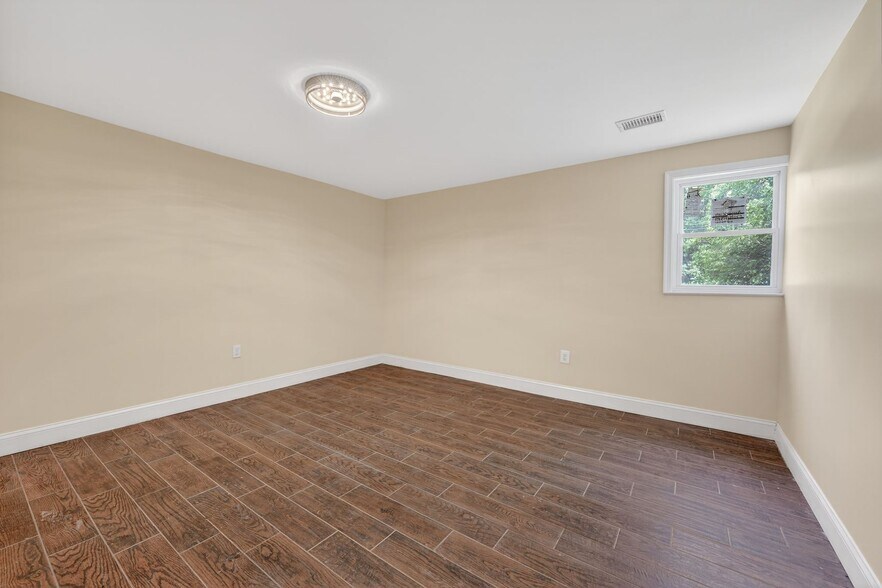 More Photos Of 7205 Livingston Rd, Oxon Hill Office Residential For Sale
