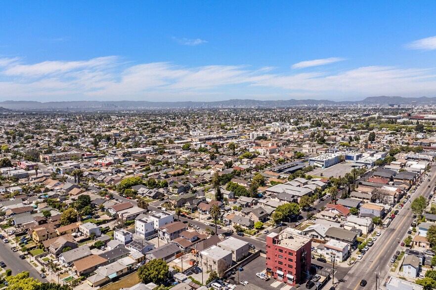 More Photos Of 814-816 1/2 W 47th St, Los Angeles Apartments For Sale