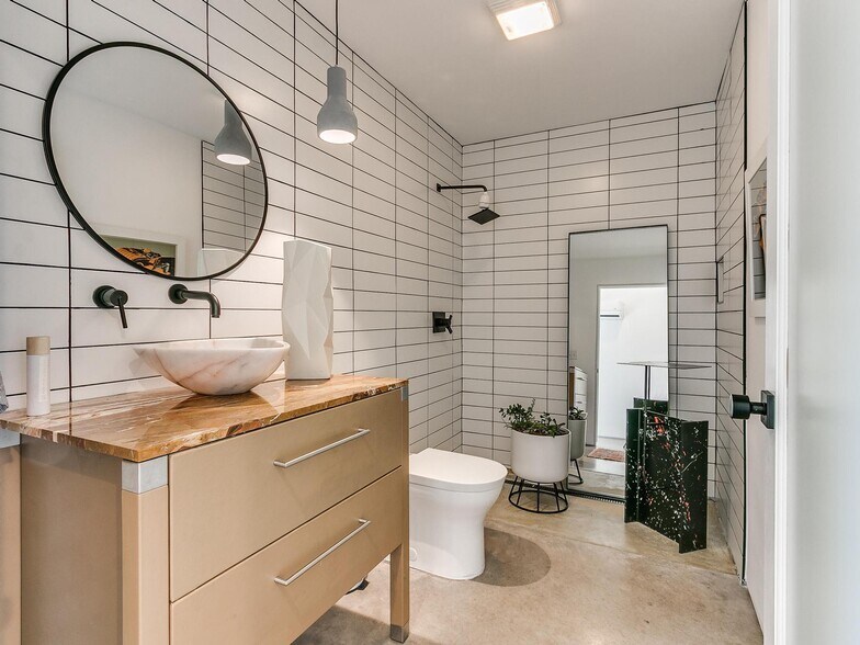 More Photos Of 711 N Douglas Ave, Oklahoma City Apartments For Sale