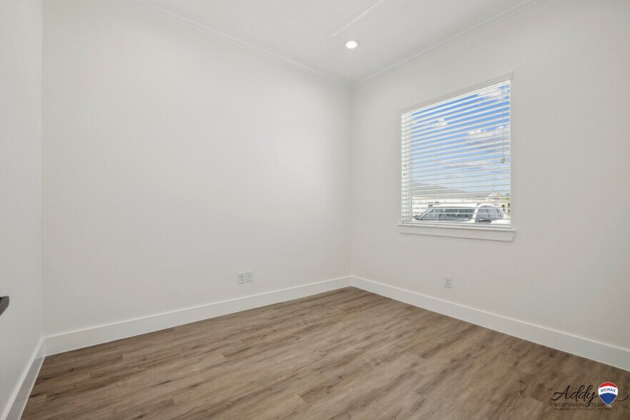 More Photos Of 18920-18944 Kuykendahl Rd, Spring Office For Sale