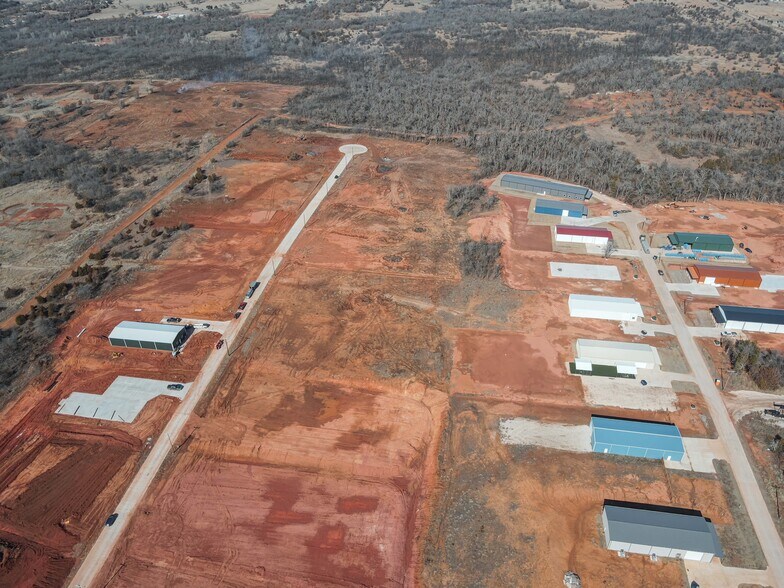 More Photos Of 451 Koloa Ave, Edmond Manufacturing For Sale