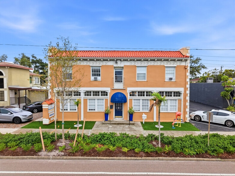 Primary Photo Of 7024 Central Ave, Saint Petersburg Medical For Sale