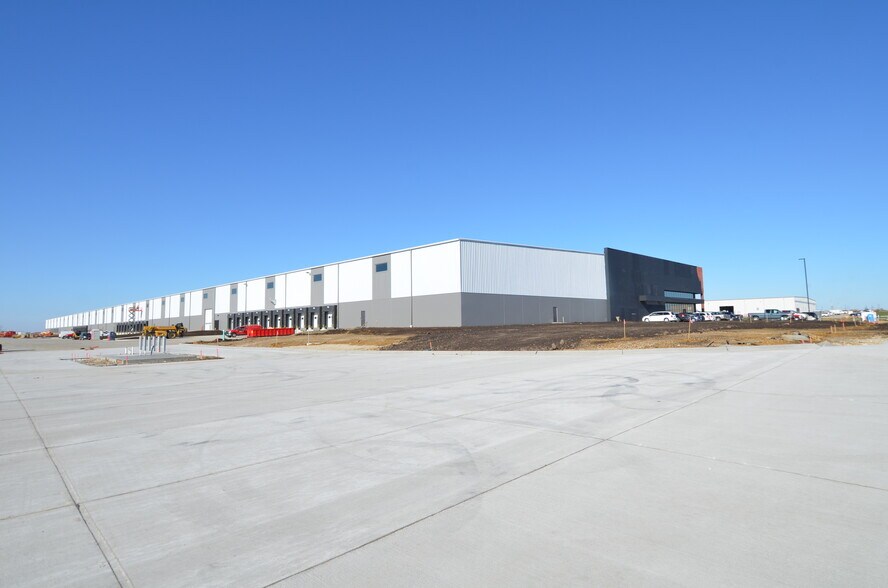 Primary Photo Of 2501 80th Street SW s, Cedar Rapids Warehouse For Lease