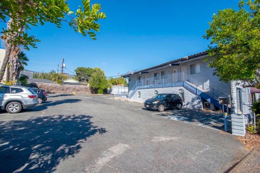 More Photos Of 2941-2943 Honolulu Ave, La Crescenta Restaurant For Sale