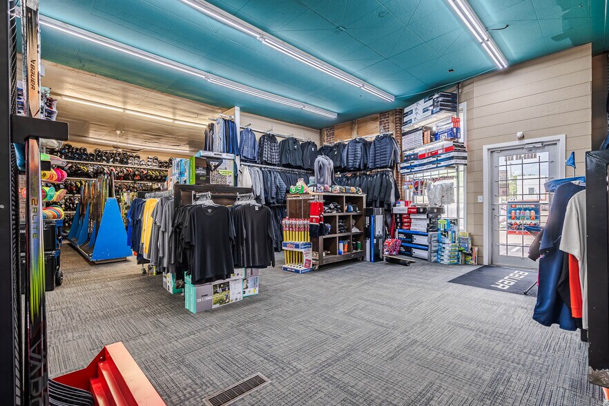 More Photos Of 4901 49 ave, Lloydminster Storefront For Sale