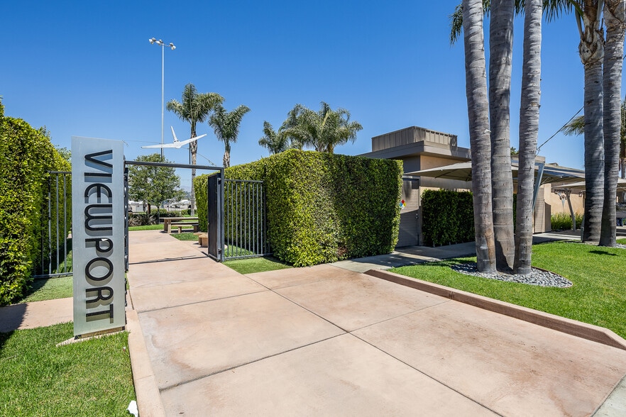 More Photos Of 800 Aviation Dr, Camarillo Airplane Hangar For Sale
