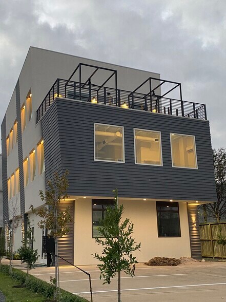 More Photos Of 1511 W 12th St, Houston Office For Sale