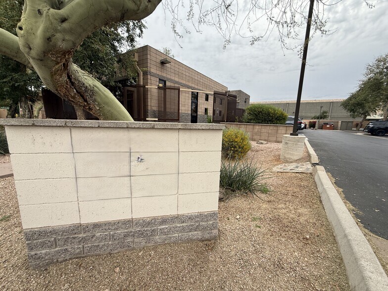 More Photos Of 7571 S Willow Dr, Tempe Medical For Lease