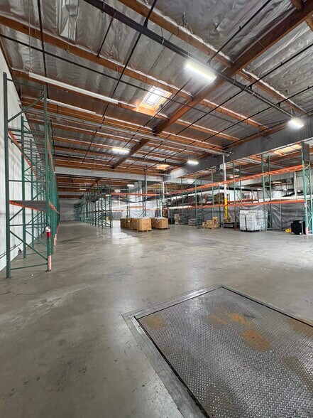 More Photos Of 1344-1388 W Foothill Blvd, Azusa Warehouse For Lease