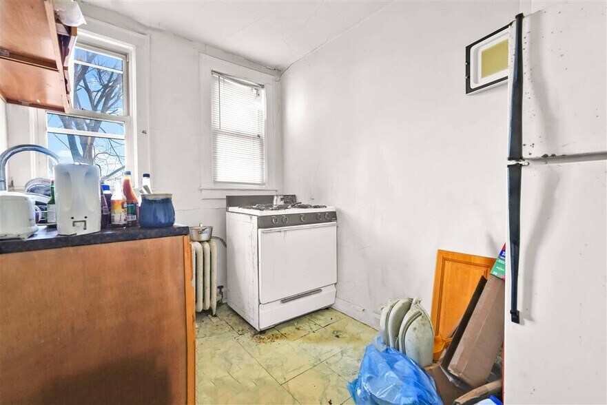 More Photos Of 3930 45th St, Sunnyside Apartments For Sale