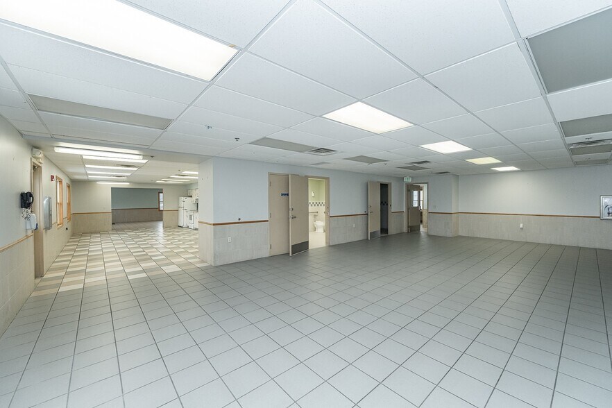 More Photos Of 202 5th St SE, Kasson Flex For Sale