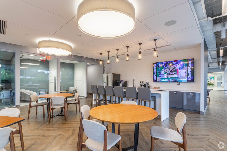 More Photos Of 8260 Greensboro Dr, McLean Office For Lease