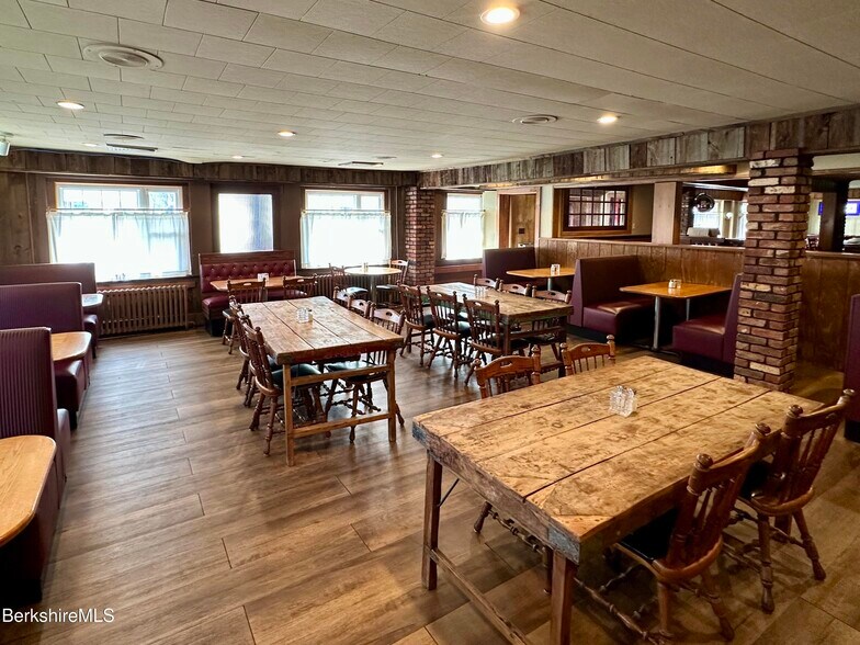 More Photos Of 650 N Main St, Sheffield Restaurant For Sale