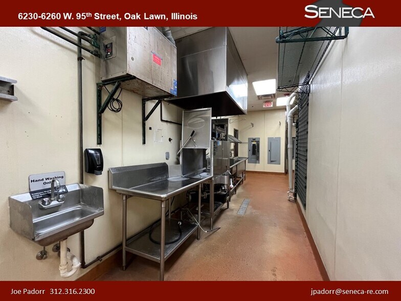 More Photos Of 6230-6260 W 95th St, Oak Lawn Unknown For Lease