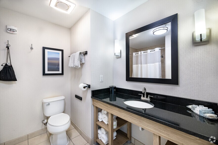 More Photos Of 2321 Atlantic Ave, Virginia Beach Hotel For Sale