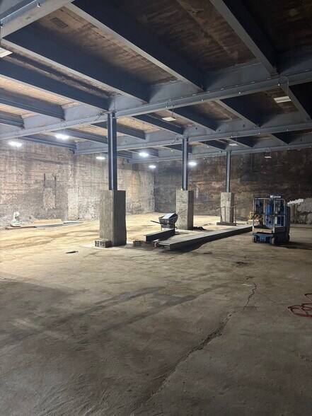 More Photos Of 1430 High St, Pittsburgh Warehouse For Lease