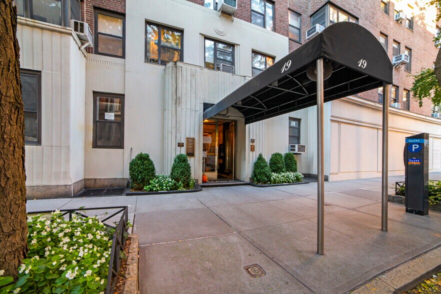 More Photos Of 19 E 80th St, New York Apartments For Lease