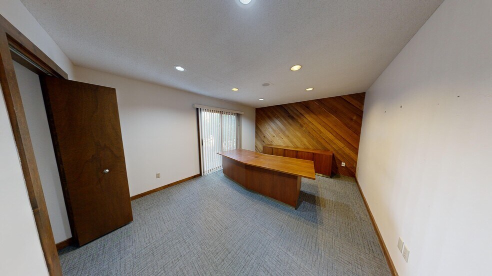 More Photos Of 205-217 E Washington Center Rd, Fort Wayne Office For Lease