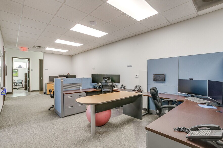 More Photos Of 949 Hilltop Dr, Weatherford Office For Lease