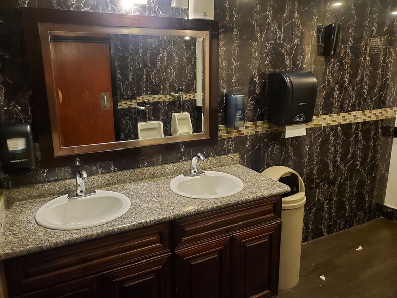 More Photos Of 3485 N Federal Hwy, Fort Lauderdale Office For Sale