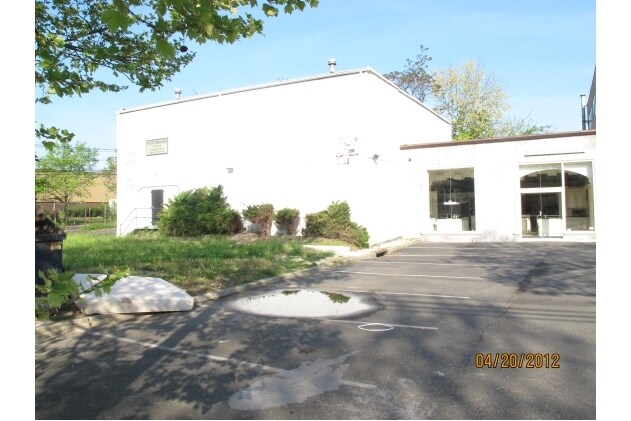 More Photos Of 250 S Van Brunt St, Englewood Manufacturing For Lease