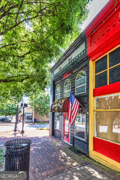 More Photos Of 15 Broad St, Newnan Storefront For Sale