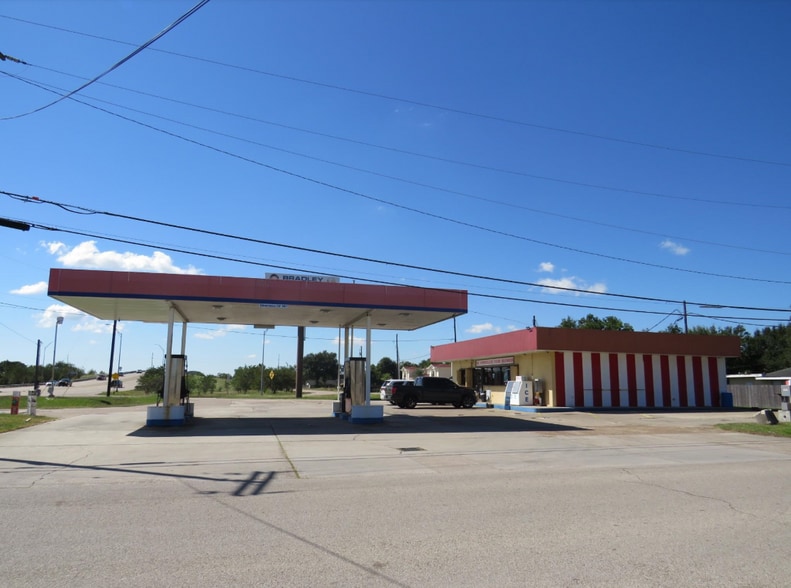 More Photos Of 3002 Nall St, Port Neches General Retail For Sale